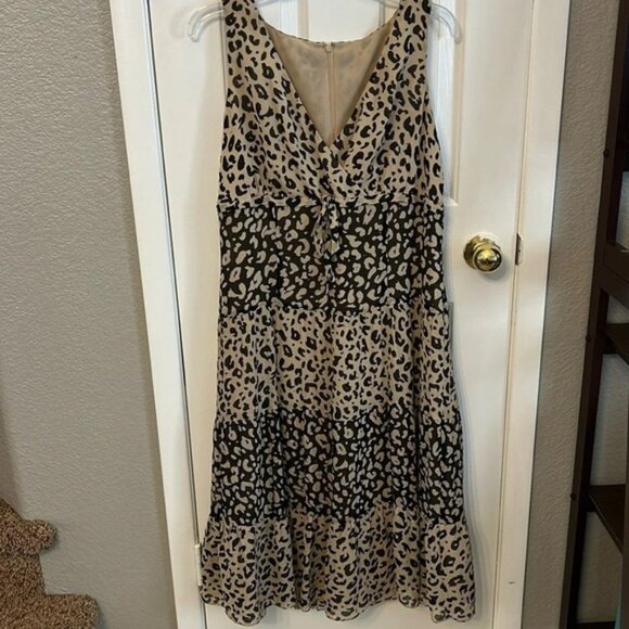 Talbots Dresses & Skirts - Talbots Vintage Women’s (M) Leopard Animal Print 100% Silk Tiered Midi Dress